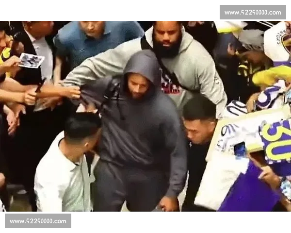 詹姆斯中国行现库里球迷：线上互怼，线下同欢